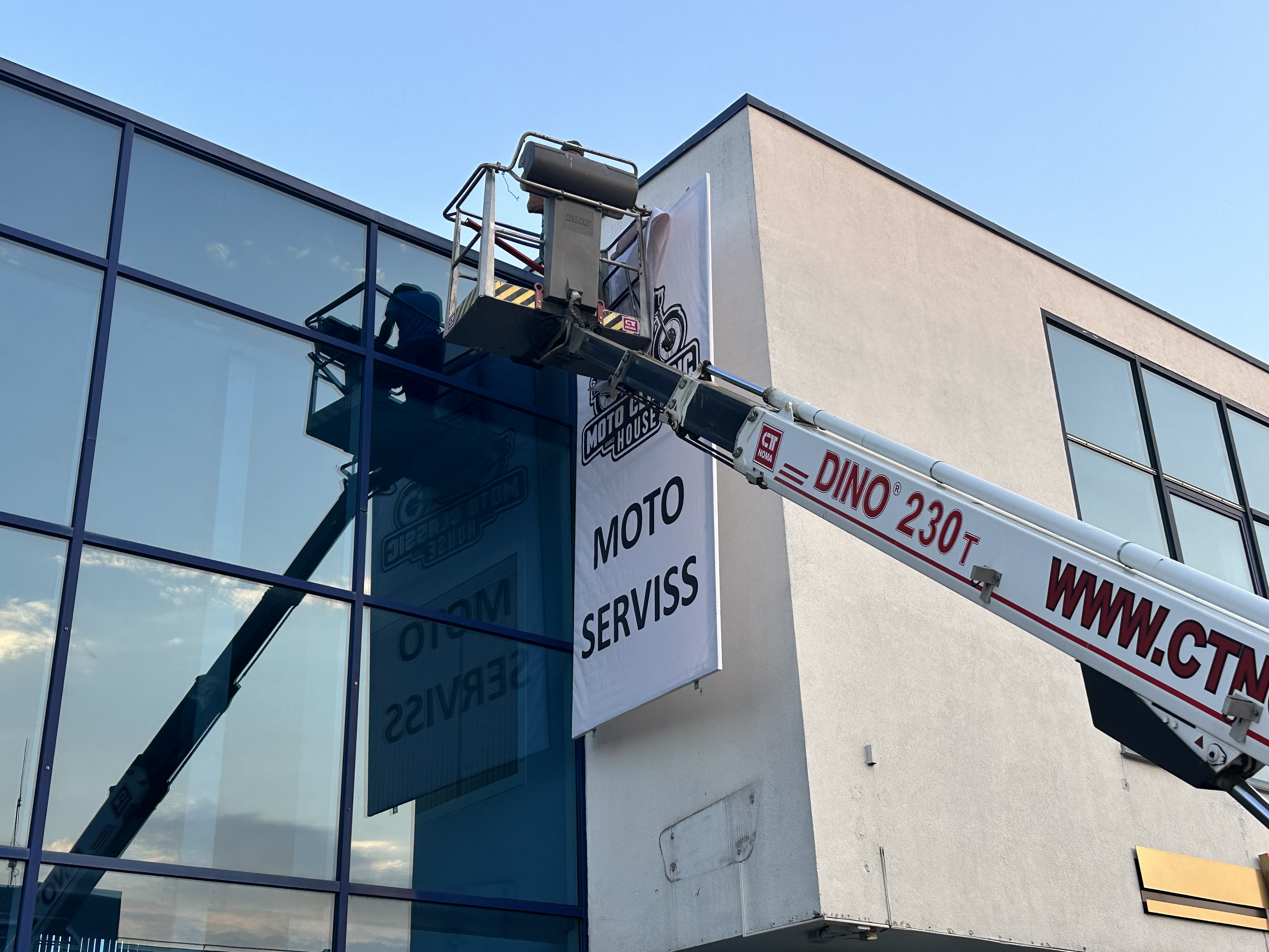 Banner installation for Moto Classic House